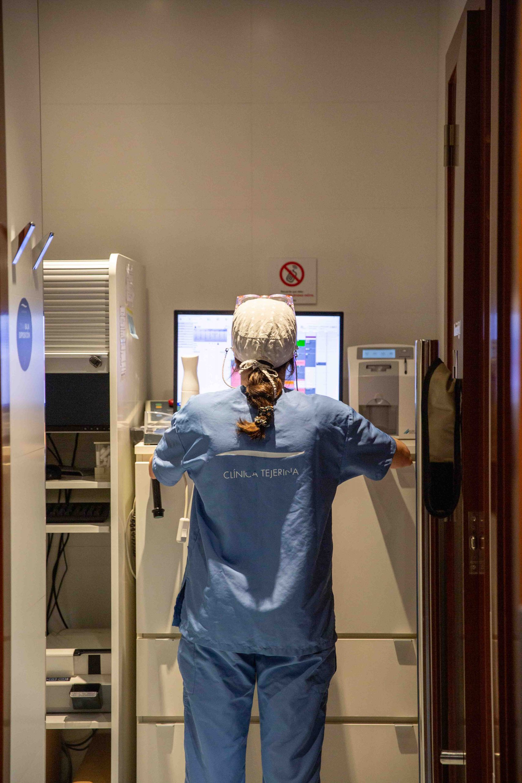 Imagen de una doctora en la clínica Tejerina