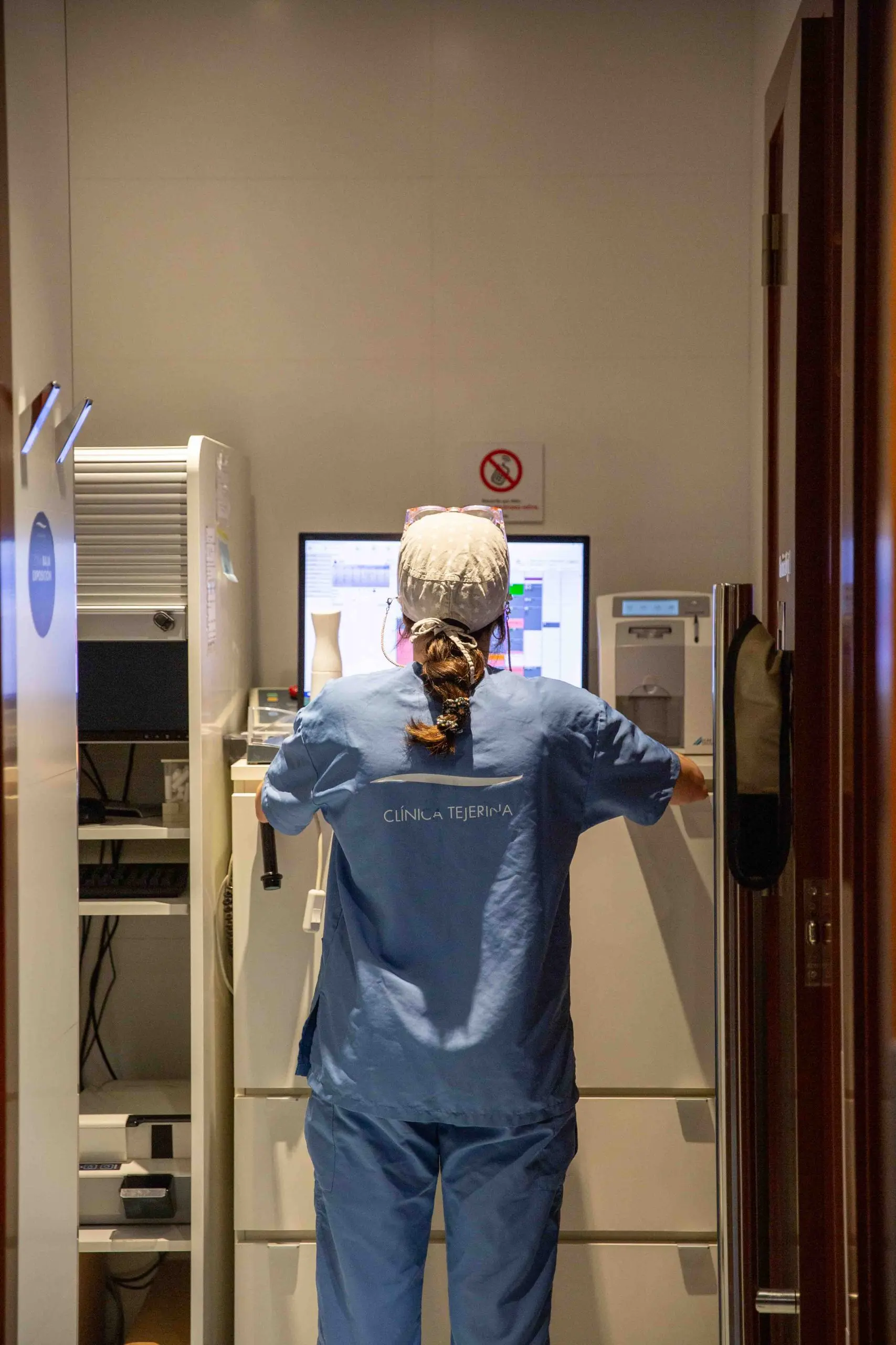 Imagen de una doctora en la clínica Tejerina